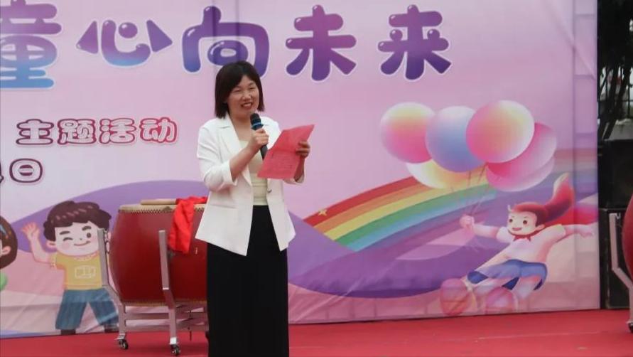 幼儿园庆六一活动报道,花开新时代童心向未来朗诵视频