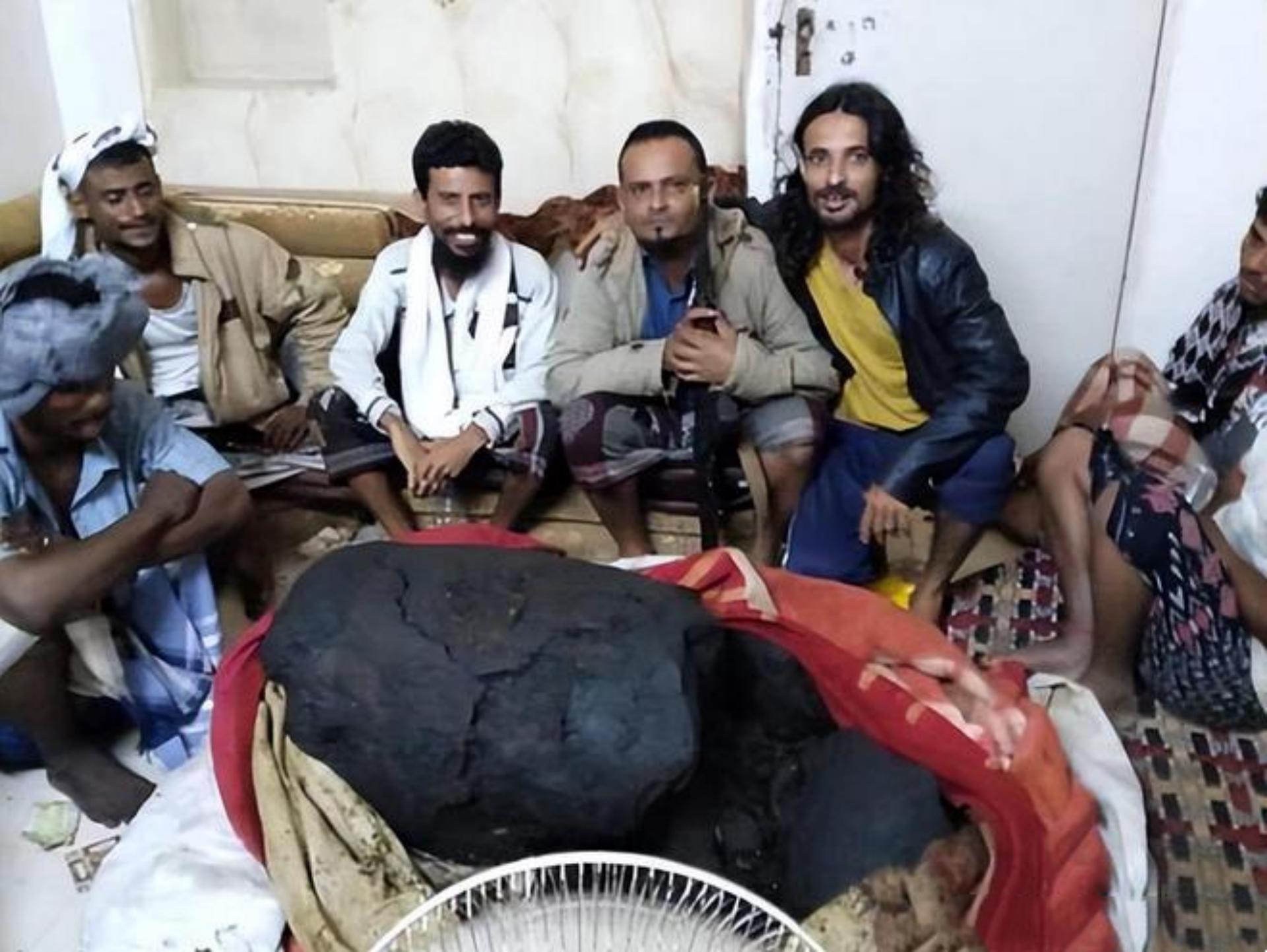 渔民在印度洋捞鱼发现尸体,也门渔民捡到127龙涎香