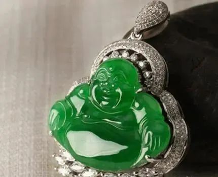 玻璃种帝王绿翡翠多少钱一克,玻璃种帝王绿翡翠之最