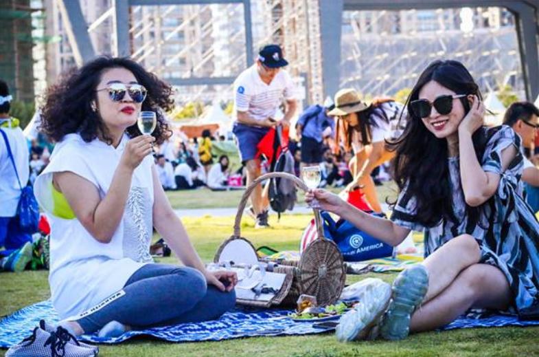 进击的大陆、保守的台湾，大陆年轻人如何看待两岸？