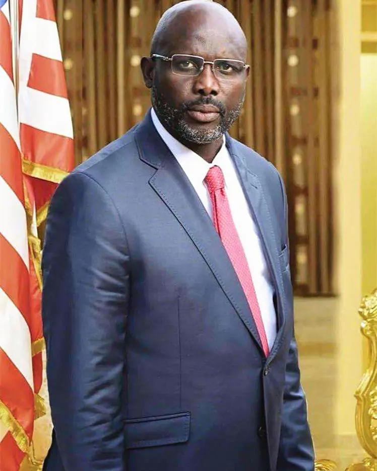 从世界足球先生到非洲总统：他放弃欧洲生活回来救国，建免费教育