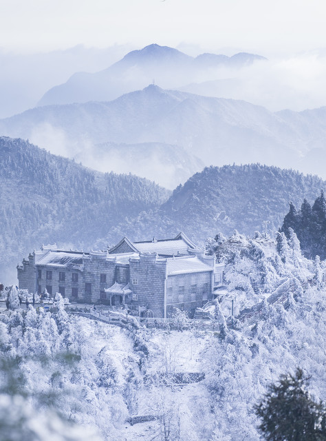 五岳之南衡山在哪里,南岳之称的衡山位于我国哪