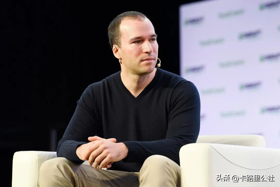 堪比chatgpt的人工智能,比chatgpt更能写论文的软件