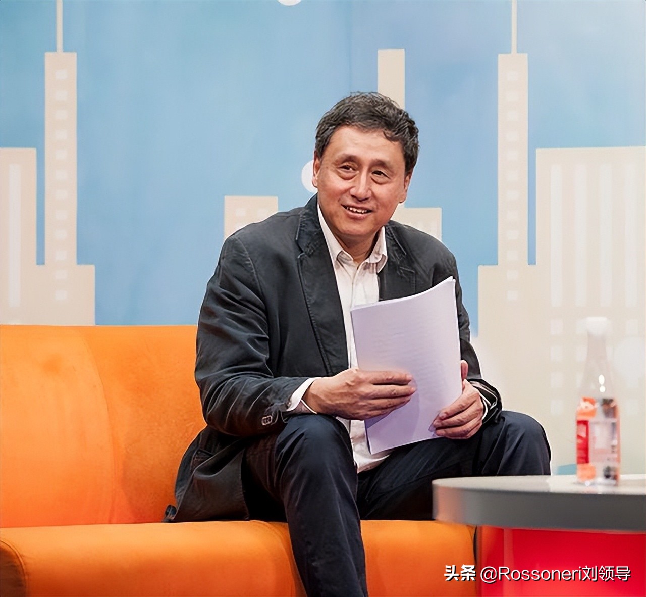 提倡防守反击，却允许反击散步。为何“董球帝”爱打自己的脸