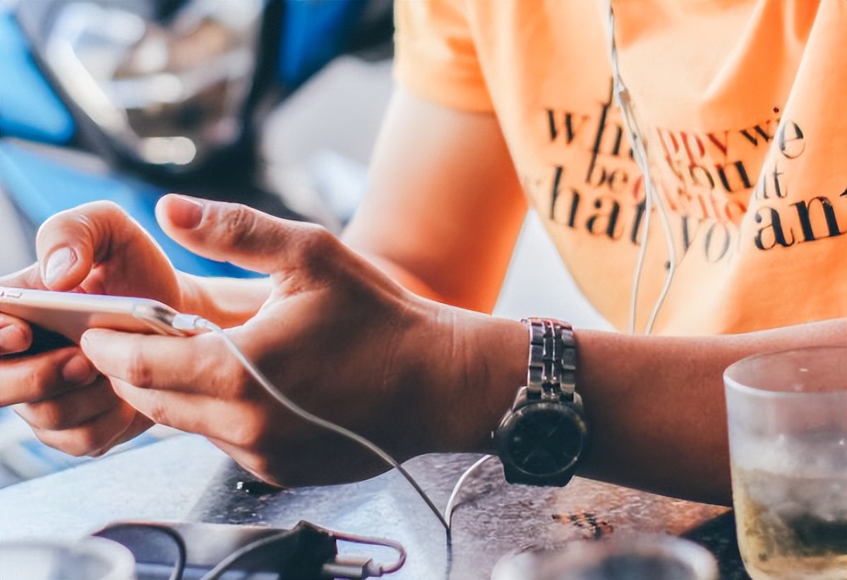 腾讯“瘦身”，日赚3亿