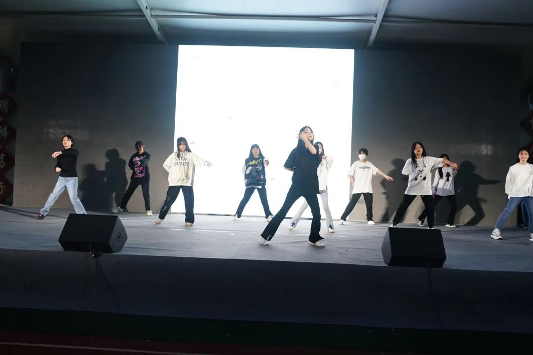 大连中港通关学校,大连中港通关学校位置