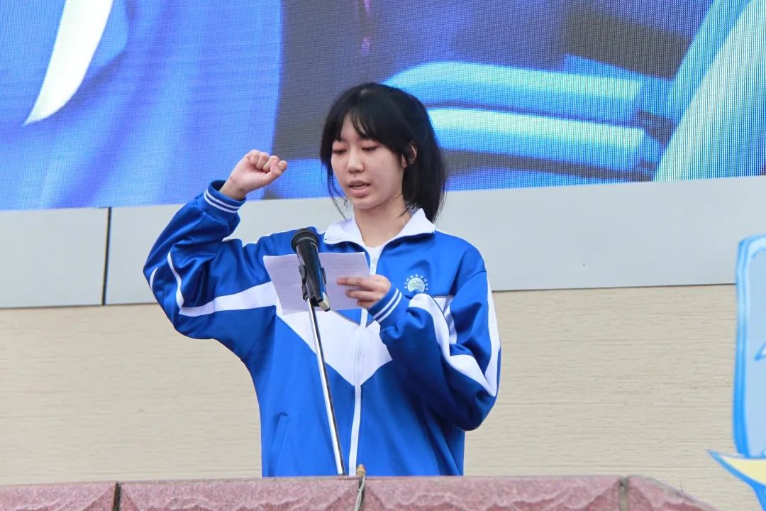 师徒结对薪火传，魔棒点火显智慧！华西中*运学**动会开幕式，燃了