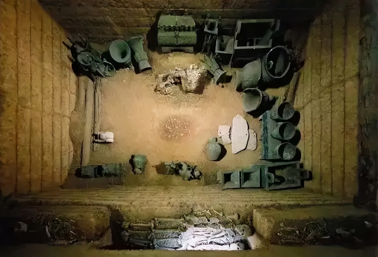 男子清明祭祖发现车辆显示有人,男子清明祭祖发现祖坟墓园被毁