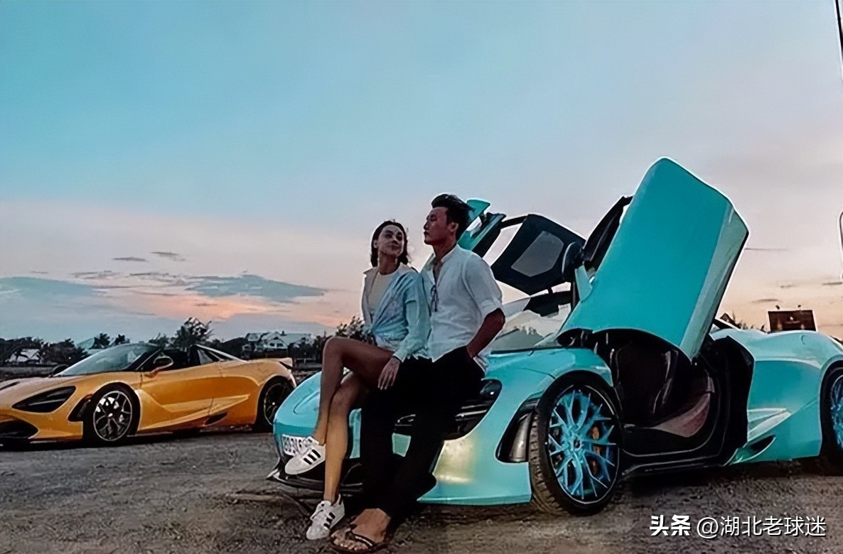远超国足！越南替补球员2年豪购6辆跑车，没事就带白人妻子去兜风