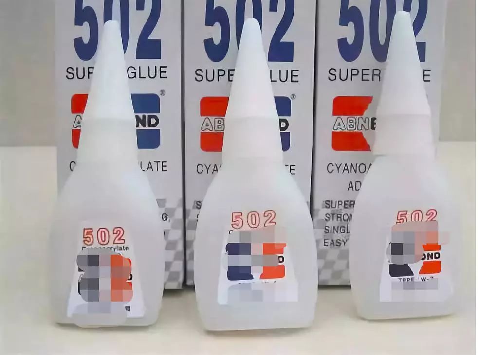 眼睛被热水溅到怎么处理,502不慎溅入眼睛要冲洗多久