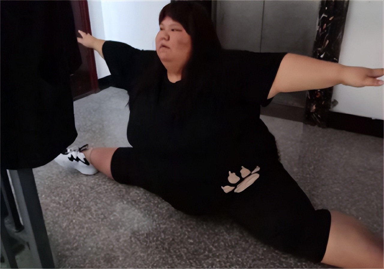 结婚3年校花被丈夫喂胖到332斤,当年校花被丈夫养胖三百多斤