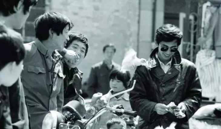 两个兵王叛逃，与一千多军警对峙3天，放大火烧山才将他俩制服！