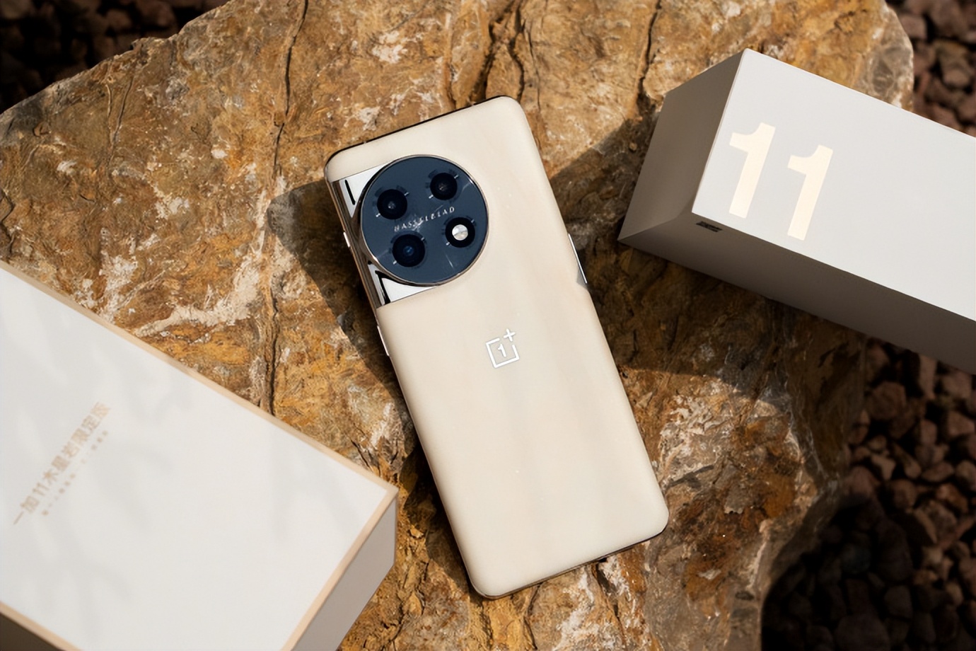 一加11和iqoo11哪个更值得入手,一加11和iqoo11谁值得买