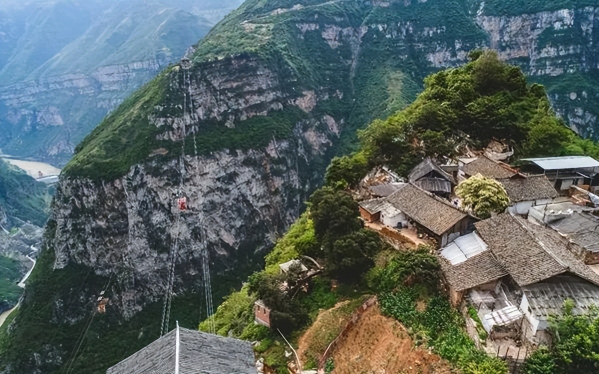 悬崖古村两届人大代表致富路上“接力赛”