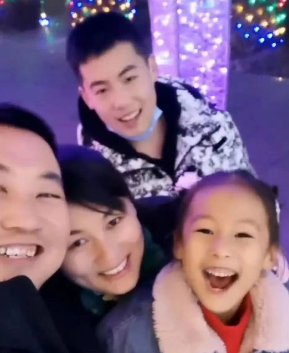 府谷中学高一（22）班老师家长寄语：病毒无情校园有爱