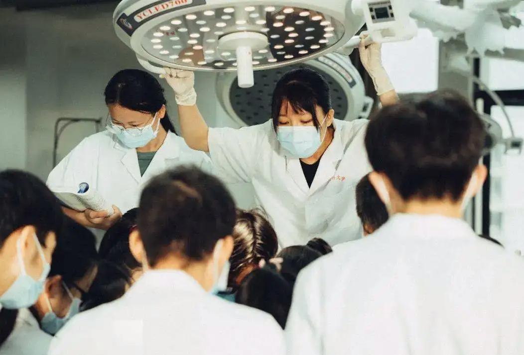 医学生网上问诊写作业二十多种病,医学生写作业遇难题