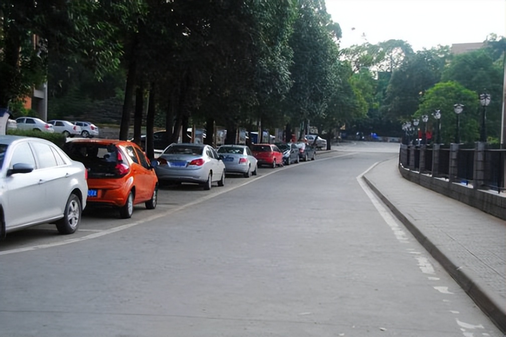 重德博学尚美笃行,重德博学勤勉尚美