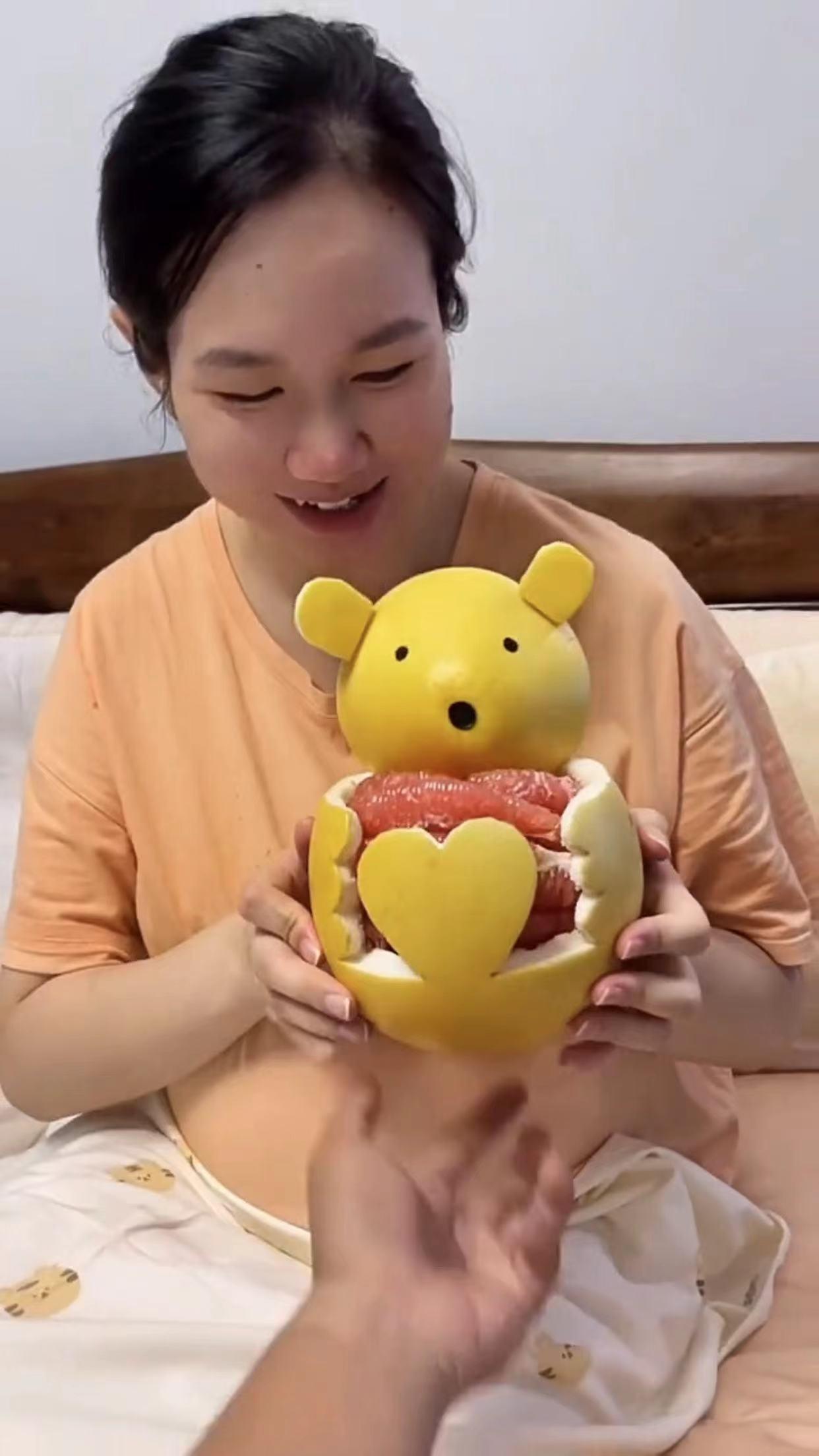 老婆怀孕特别喜欢吃水果,媳妇怀孕了爱吃水果