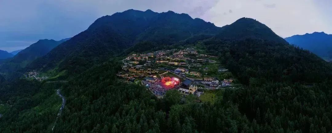 黑竹沟火把节现场视频,黑竹沟晚会