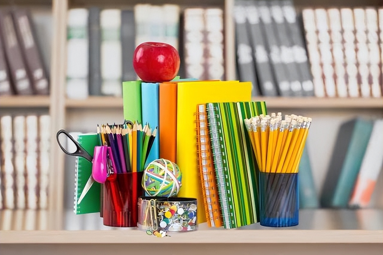 马上开学了，别往孩子书包里放这几种文具，可能偷走孩子健康