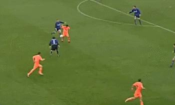 马拉多纳看梅西进球庆祝,梅西致敬马拉多纳的进球