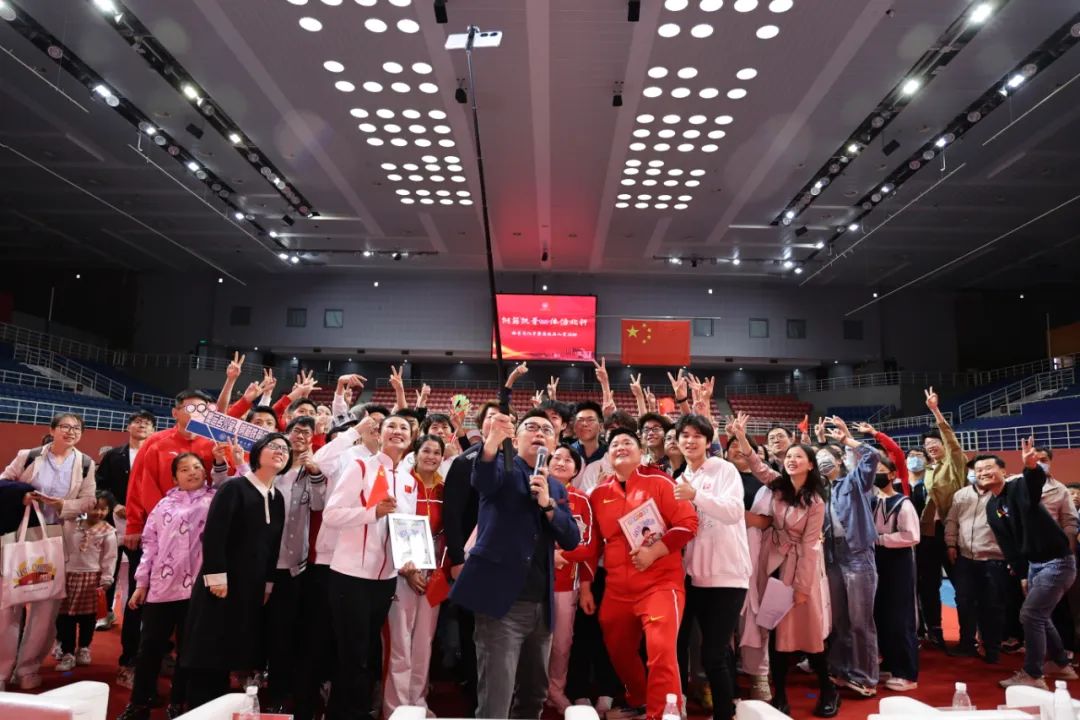 五位奥运冠军抢金牌,2021奥运冠军走进人民大会堂