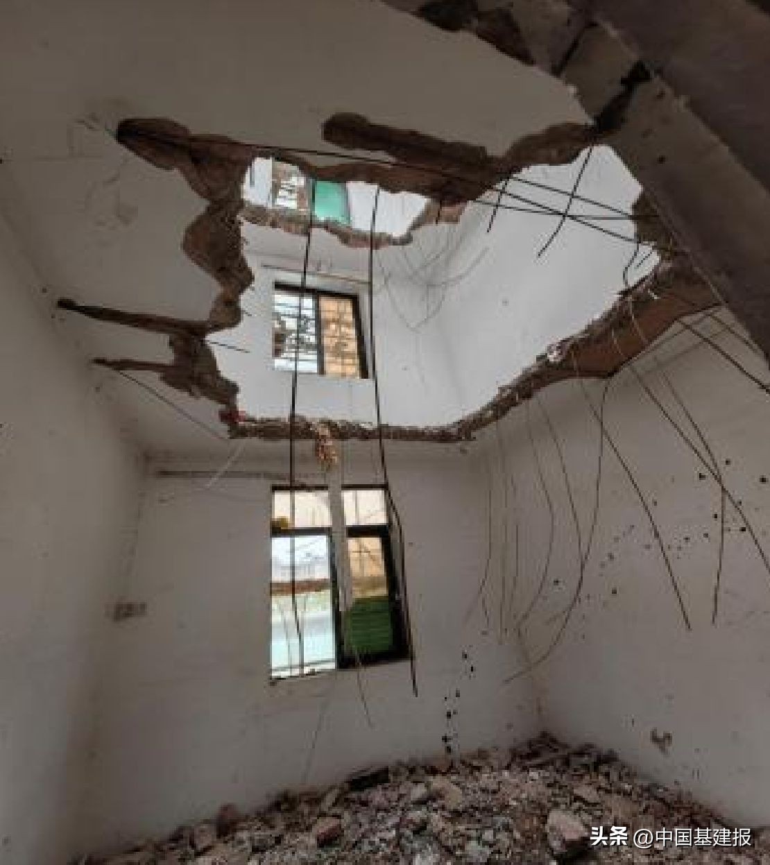 广州致11伤车祸现场恢复秩序,致2死3伤广东一在建建筑坍塌