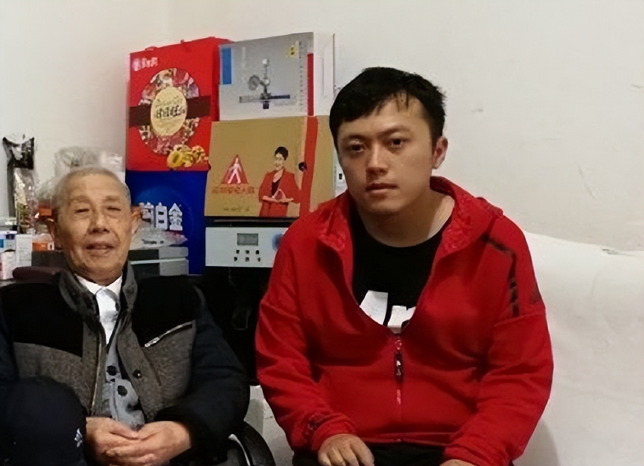 *小平邓**为什么说：这是家乡人给我穿的“小鞋”