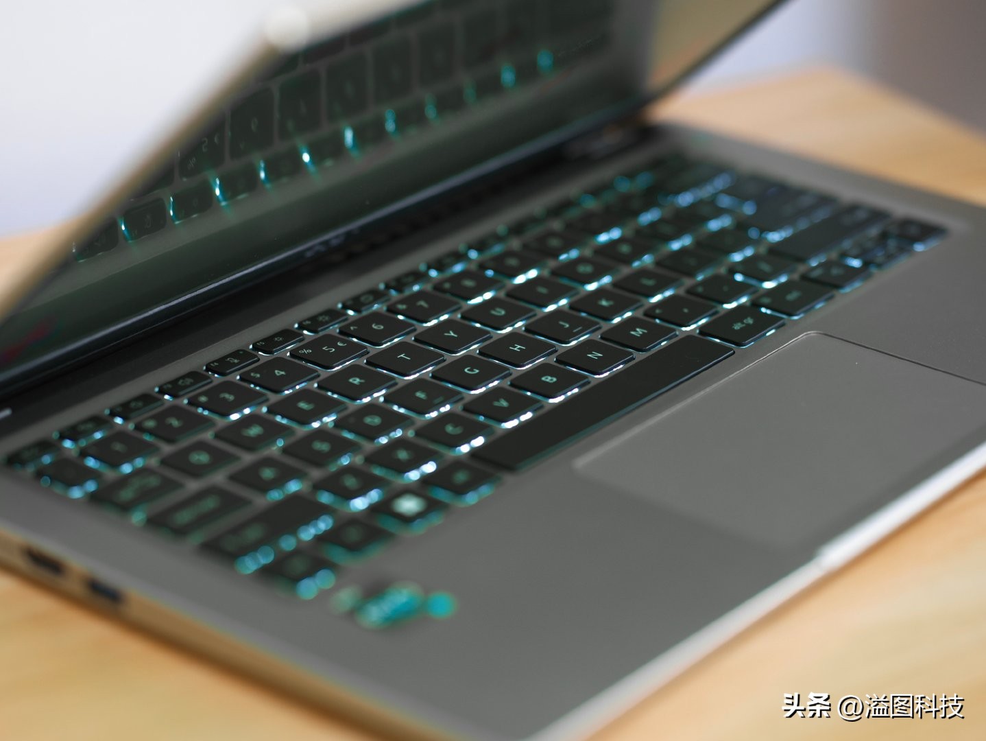 宏碁非凡s3的无线鼠标插口在哪,宏碁非凡s3自动感应亮度怎么关