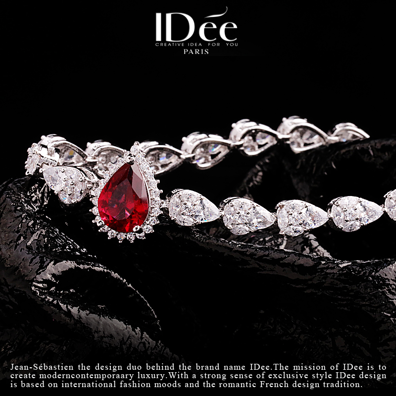 演绎悦己的优雅浪漫——法国IDee红水晶耀钻轻奢手链浪漫腕饰