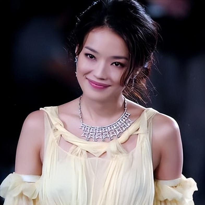 适合脸大女生的休闲风发型,头大脸小的女生适合什么发型