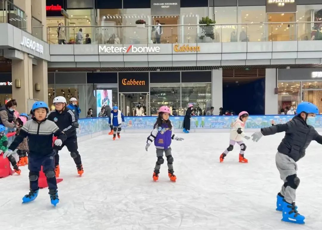 周末来首创奥莱冰冻星球，开启你的冰上冒险之旅