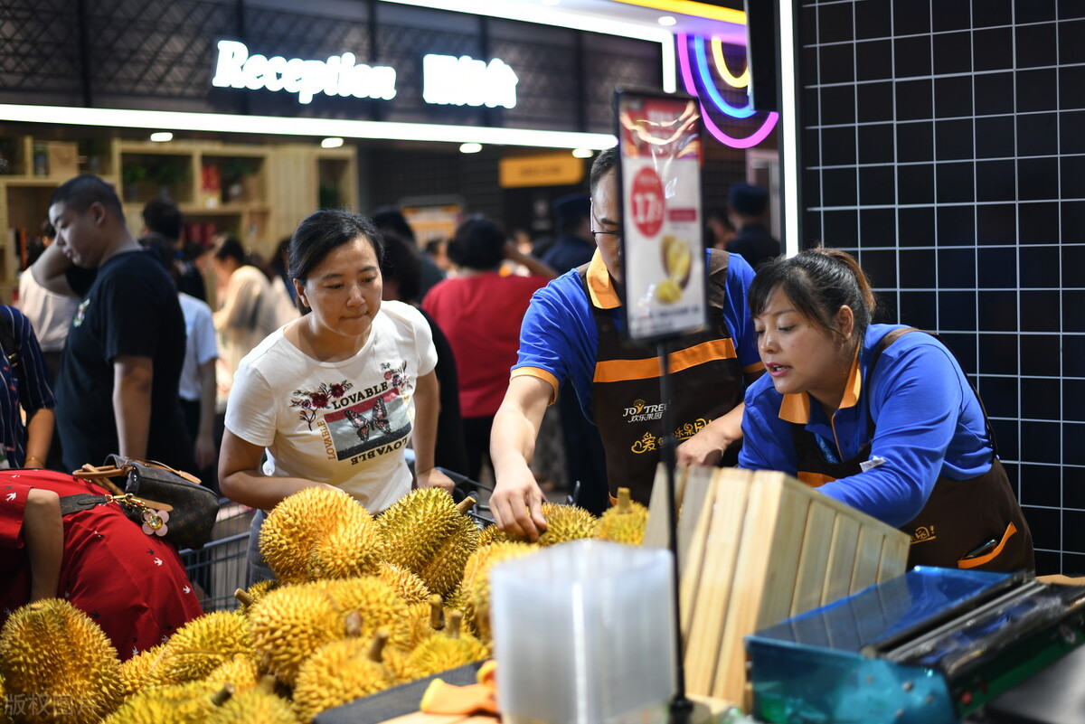 小夫妻创业卖蔬菜年赚150万案例,开超市新模式一天净赚3800万
