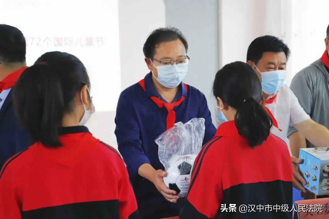 快乐六一公益活动,法院六一儿童节关爱儿童普法活动