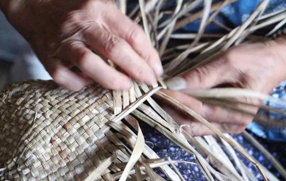 “无知女贪”李启红：炒股4个月敛财1983万元，判11年罚2000万