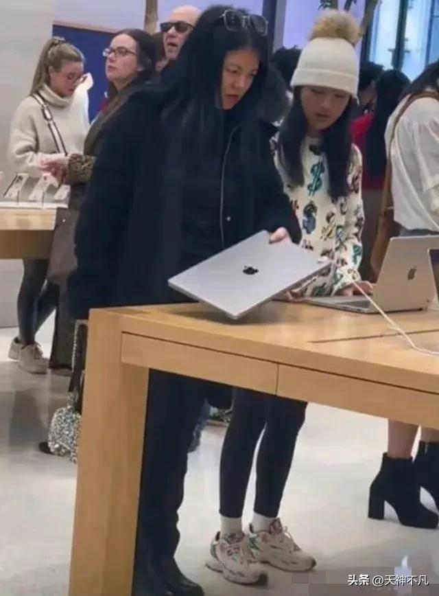 11岁王诗龄靠炫富照上热搜,王诗龄不去英国留学了吗