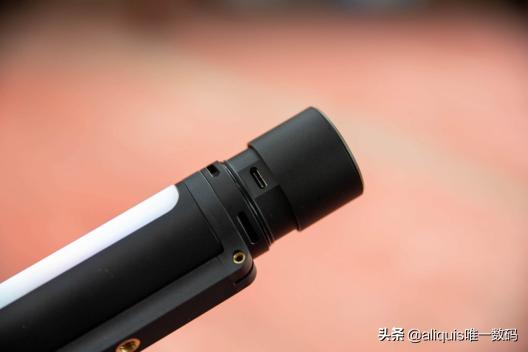 可以当灯光用的手电筒,能当灯的音响