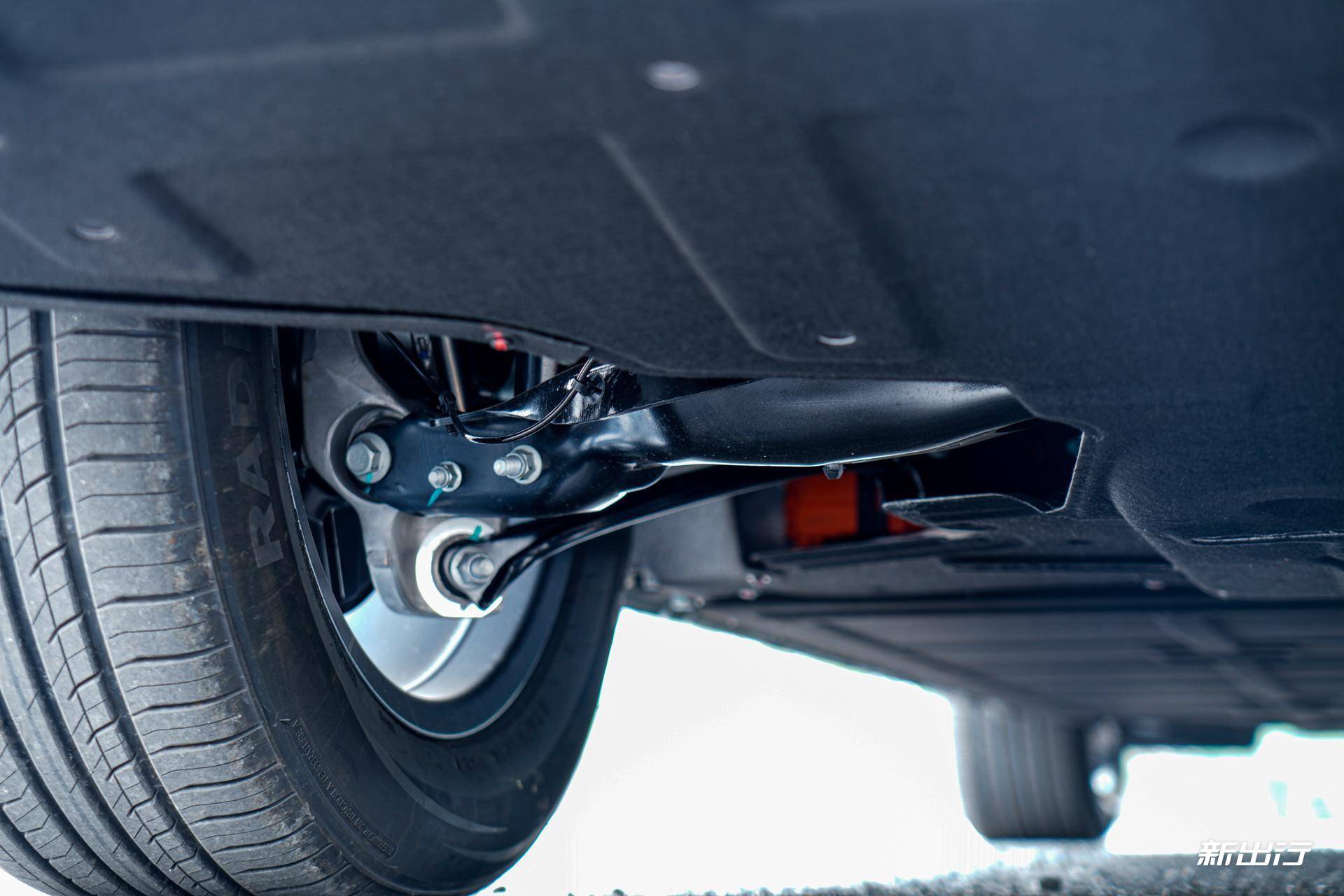 15万的中型SUV体验如何?静态实拍零跑23款C11