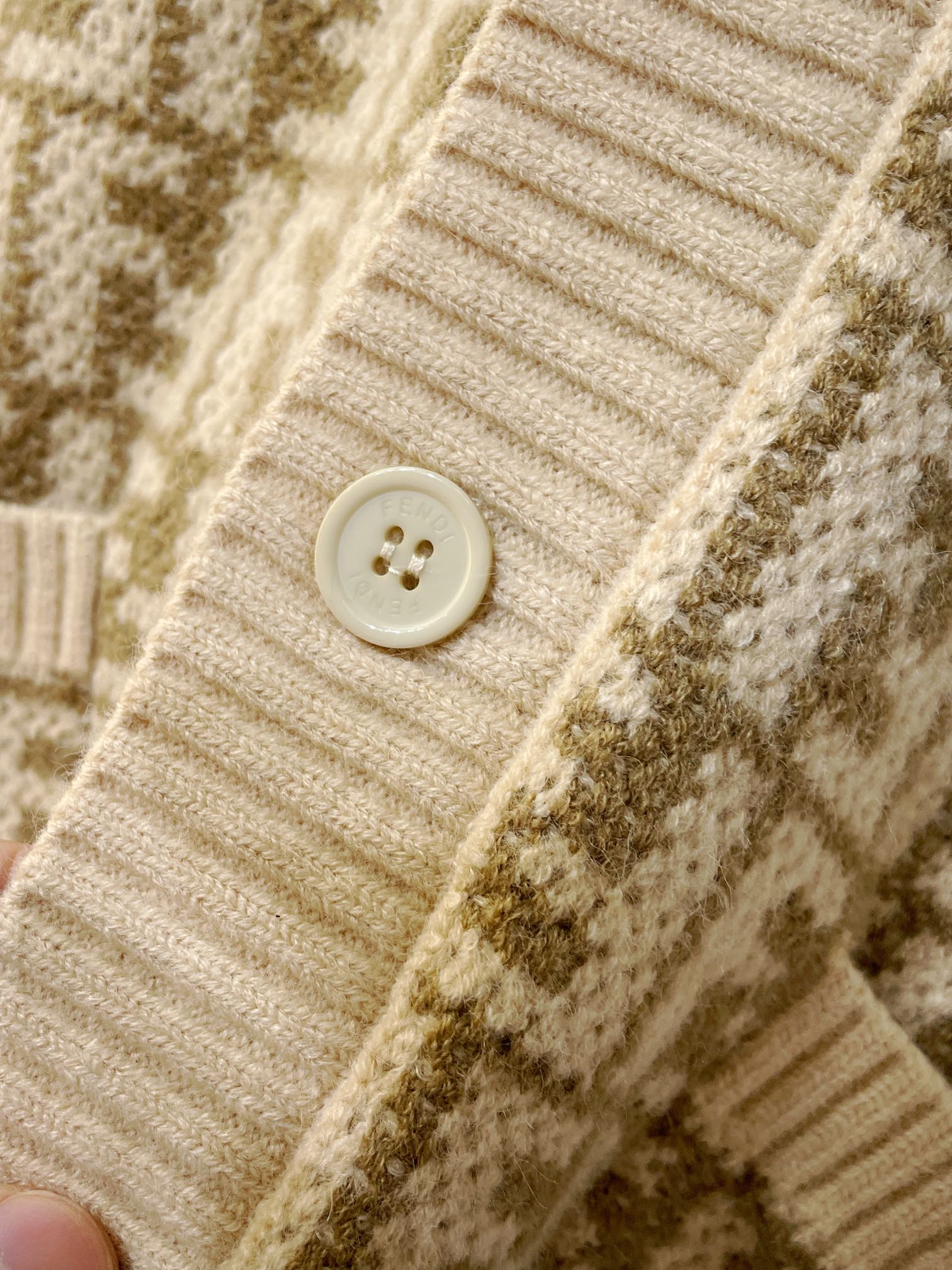 Fendi芬迪2023秋冬高级定制系列,FENDI芬迪全皮限量款大象灰花朵