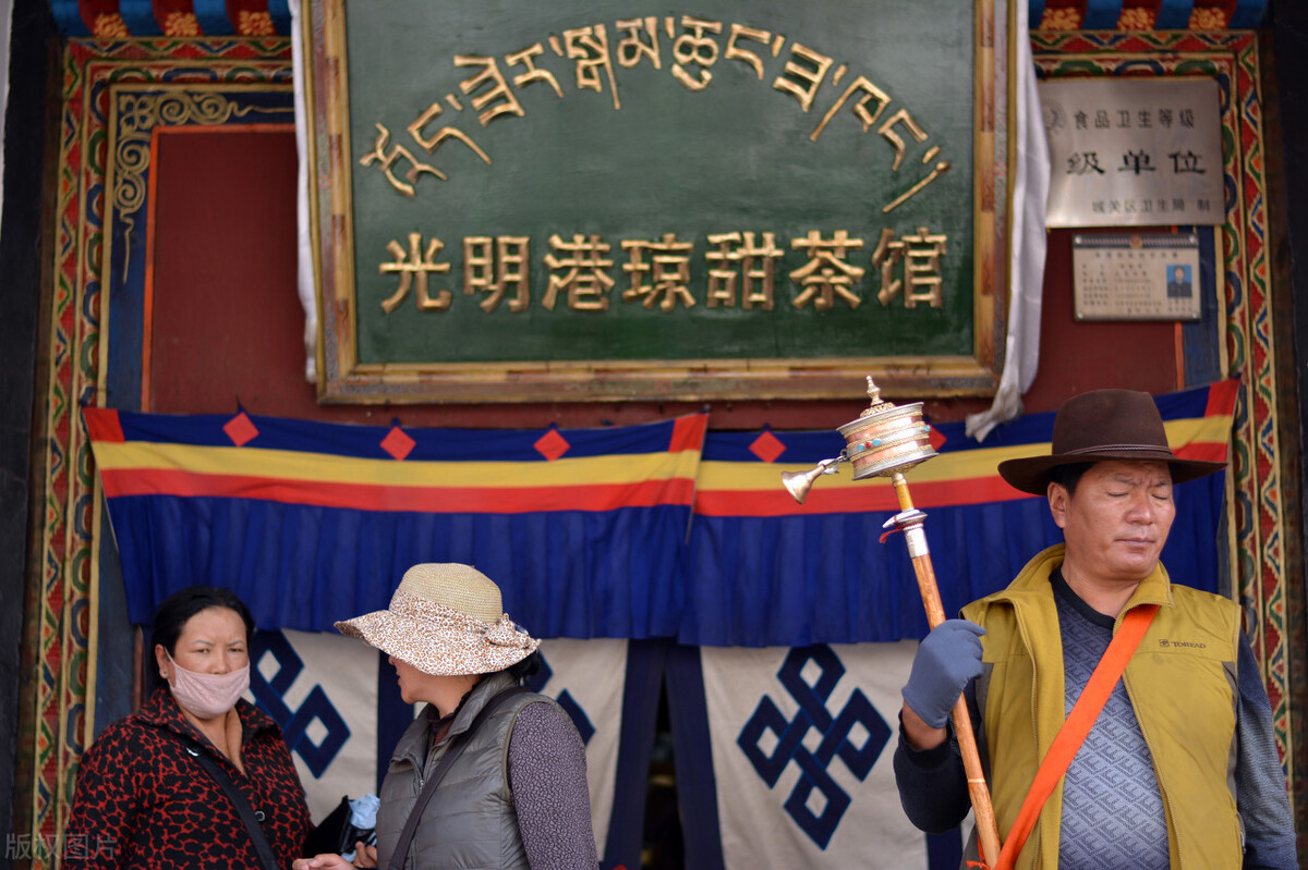 母女俩跟团去大西北旅游安全吗 (去西北旅游跟团危险吗)