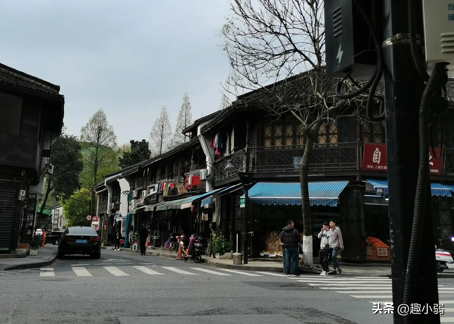 杭州“打工人被宝奶奶辞退”为何还能笑着面对？五一没了双倍工资