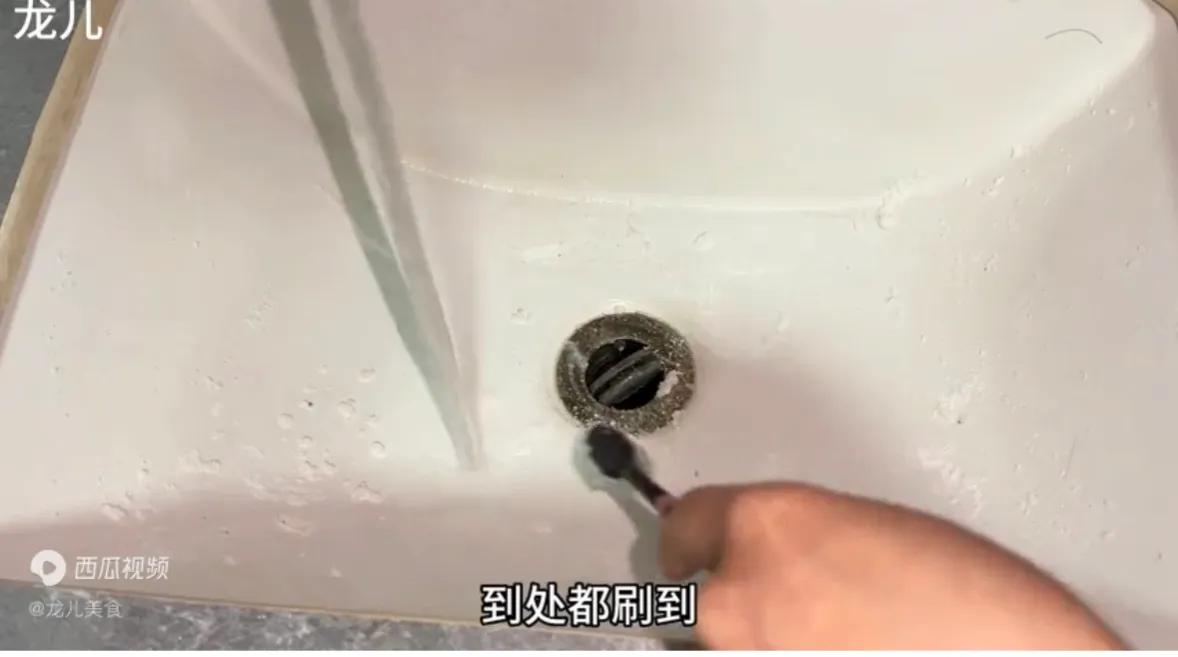 马桶脏有黄渍厚厚一层怎样解决,马桶里面黄渍怎么去除