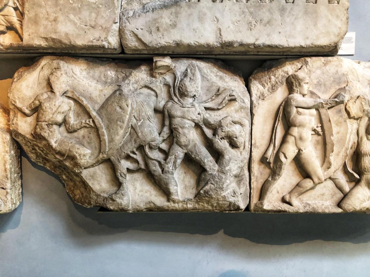 耶稣的十字架另有含义，未着寸缕的雕塑蕴含神力，希腊雕塑不简单