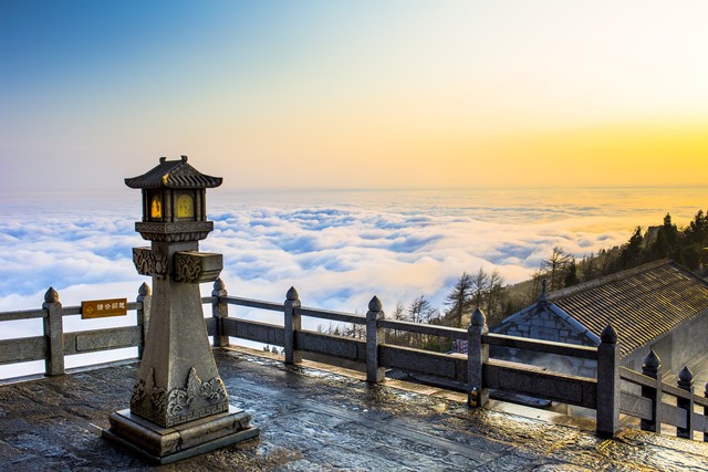 探秘南岳衡山，感受五岳名山的壮丽与神秘