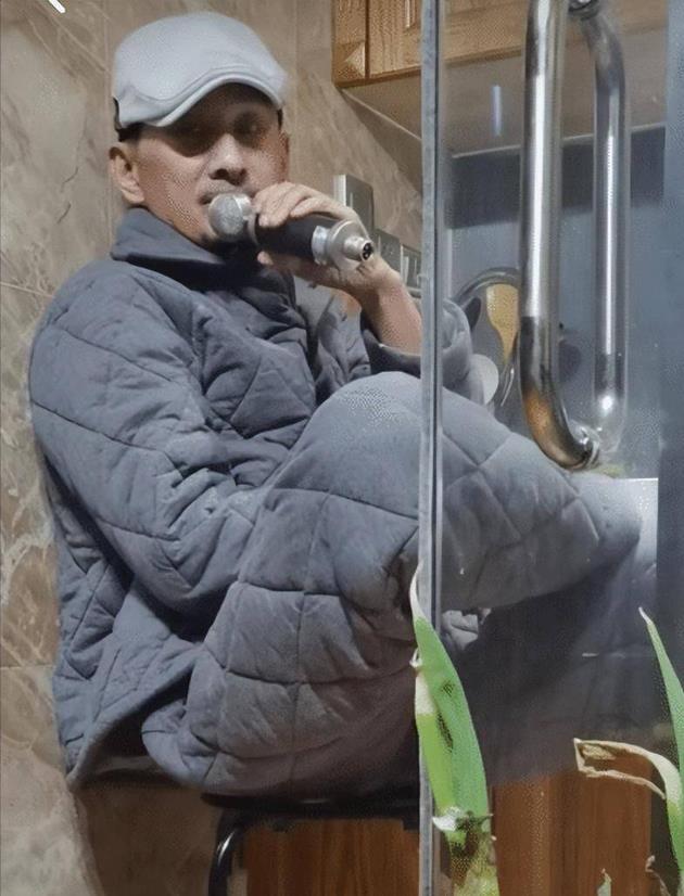 阿宝红极一时的歌手,歌手阿宝的经历