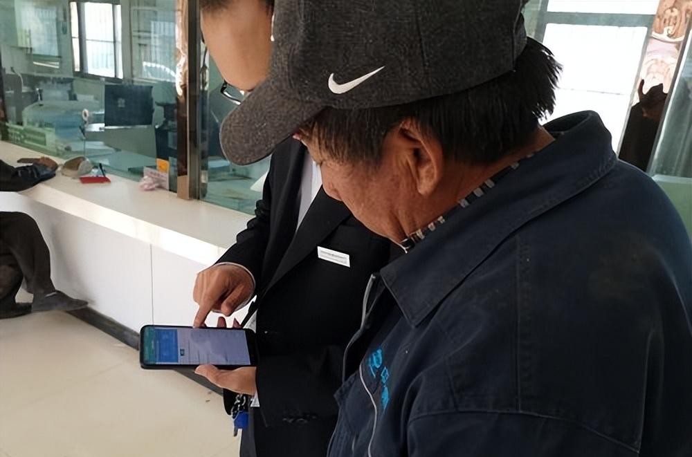 当初大力发展“手机银行”，如今却后悔了，银行到底做了什么？