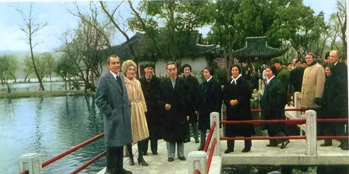 1972年，那个和周恩来“偶遇”的杭州小女孩，后来怎么样了？