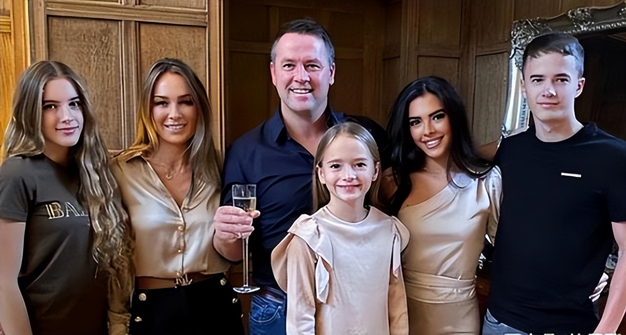 尴尬了！足坛欧文追求37岁女星+索要私密照，遭对方吐槽：你太矮