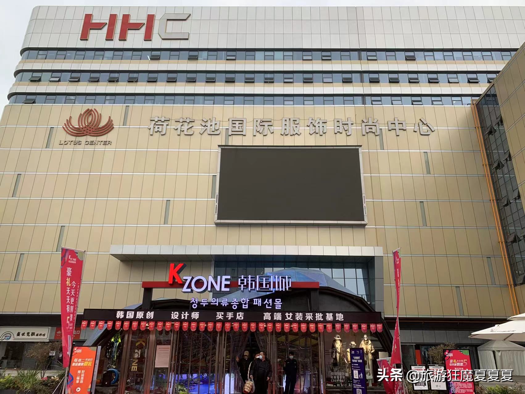 成都有没有卖衣服一条街,成都有卖护肤品的商场吗