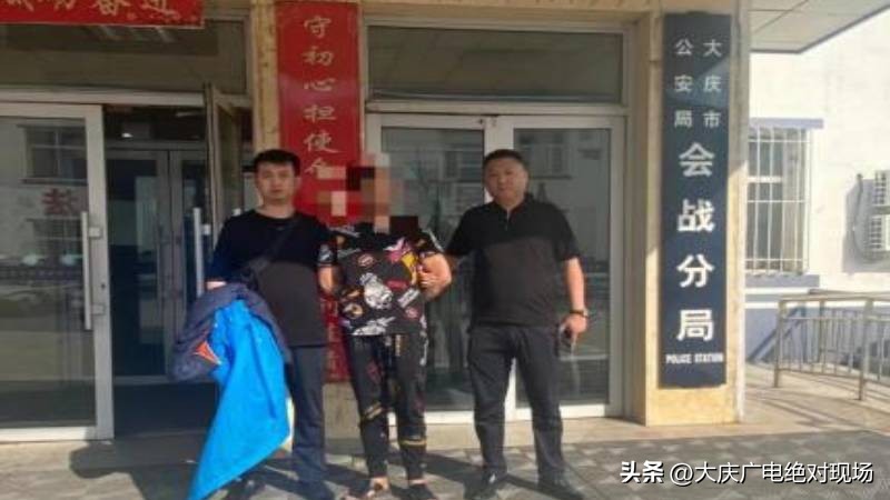 盗窃atm机事件,撬atm机被当场逮住